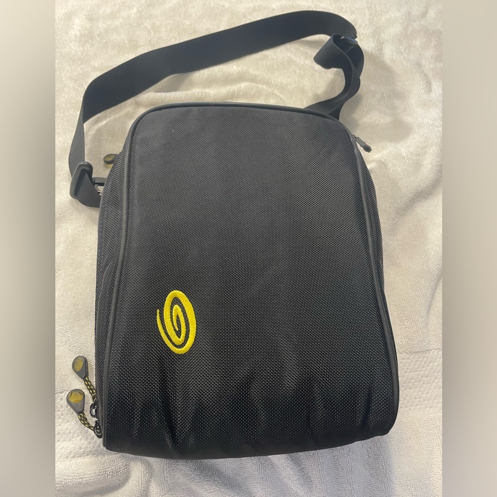 Timbuk2 Euro Tote Vertical Black Cross Body Shoulder Travel Nylon Zip Bag